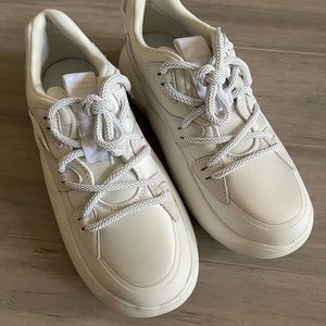 UGG LA Cloud Lace shoes